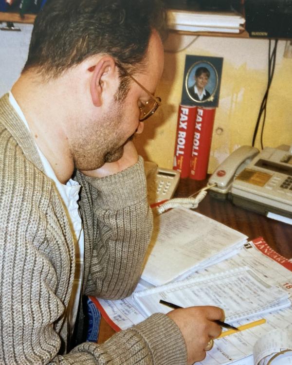 1994 Tim in old office (no computers, just phone, fax and a pen...)