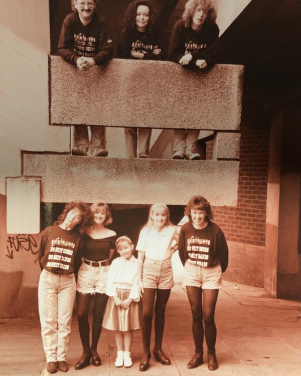 1992 Early promo shot Tim, Liz, Donna, Liz, Shaun, Michelle, he Hornsby girls